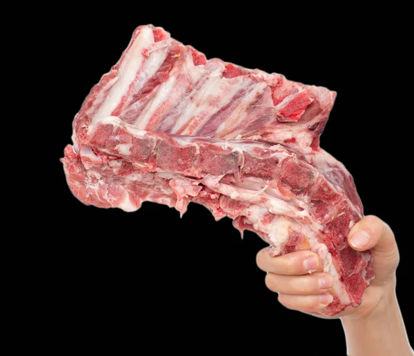 黒を背景に新鮮な肉を手に入れ — ストック写真