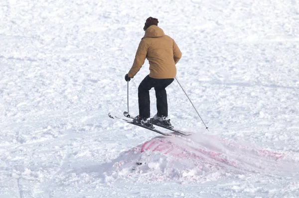 Les Gens Skient Dans Neige Dans Parc Dans Nature — Photo