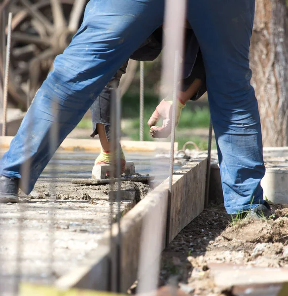 Bouwvakkers Nivelleren Betonnen Bestrating Het Park Natuur — Stockfoto