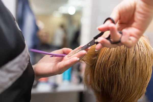 Tijeras Corte Cabello Femenino Salón Belleza —  Fotos de Stock