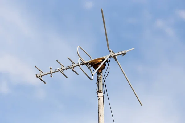 Antenna Hátterében Kék — Stock Fotó