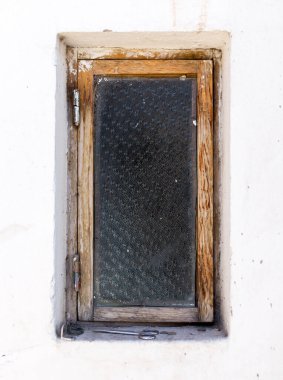 Arka plan olarak eski ahşap pencere. Soyut bir dokunun fotoğrafı