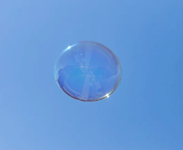 Bulle Sur Ciel Bleu Dans Parc Dans Nature — Photo