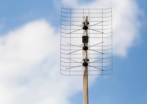 Mavi Gökyüzünün Arka Planında Anteniname — Stok fotoğraf