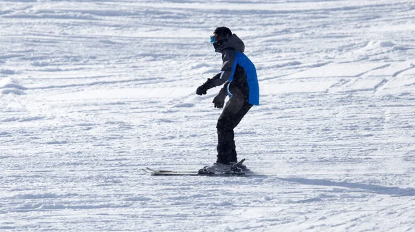 Mensen Skiën Winter Het Park Natuur — Stockfoto