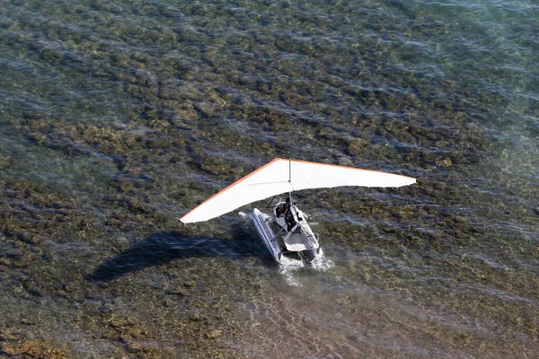 Avião Descola Superfície Água — Fotografia de Stock