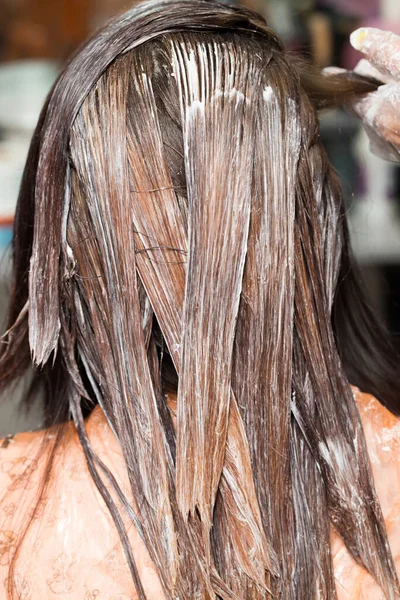 Раскрашивание Волос Салоне Красоты Парке Природе — стоковое фото