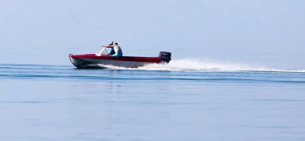 Motorbåt Vattnet Med Hastighet Stockbild