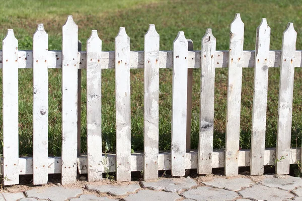 自然の白い木製の柵 抽象的な質感の写真 — ストック写真
