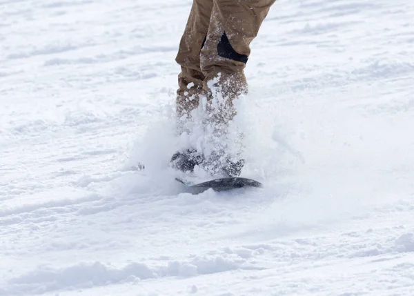 Βόλτες Snowboarder Στο Πάρκο Στη Φύση — Φωτογραφία Αρχείου