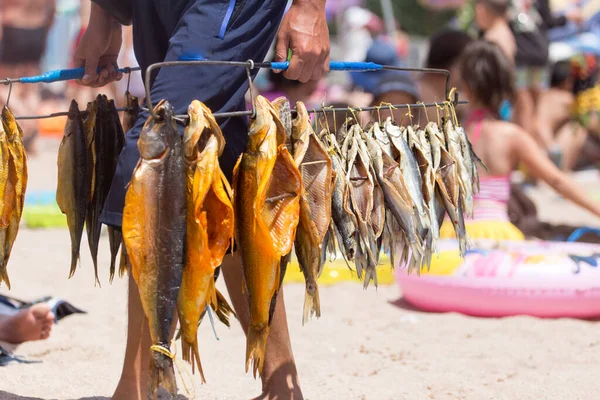 Rökt Fisk Till Försäljning Parken Naturen — Stockfoto