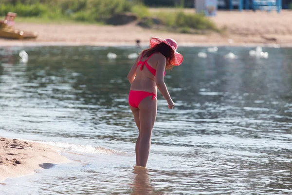 Ragazza Costume Bagno Sulla Spiaggia — Foto Stock