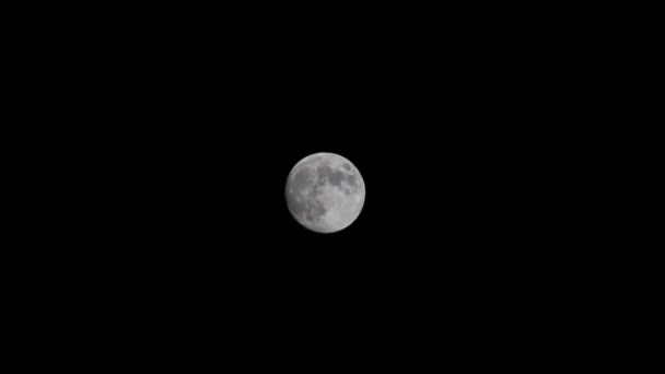 Księżyc na niebie w nocy. — Wideo stockowe