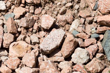 Arkaplan olarak granit taş. Doğadaki parkta.
