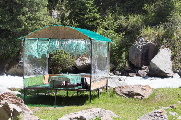 Tenda Para Descansar Nas Margens Rio — Fotografia de Stock