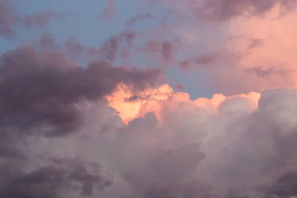 Langit Yang Indah Dengan Awan Malam Hari — Stok Foto