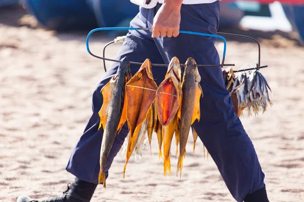 Rökt Fisk Till Försäljning Parken Naturen — Stockfoto