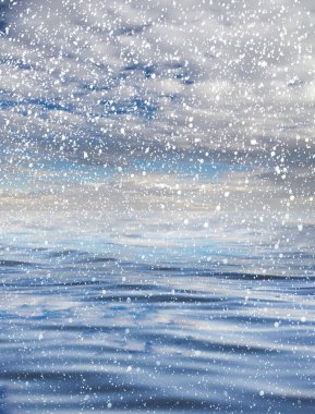 Güzel bir gökyüzü ile denizde kar yağıyor. güzel arkaplan .