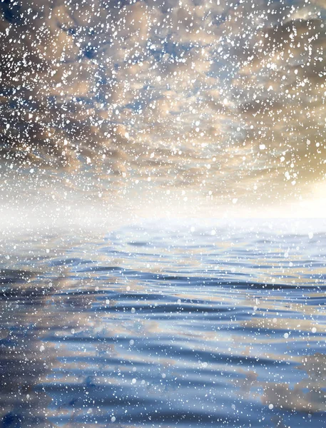 Nevando Mar Com Lindo Céu Fundo Bonito — Fotografia de Stock