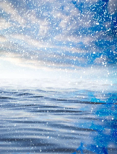 Nevando Mar Com Lindo Céu Fundo Bonito — Fotografia de Stock