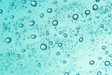 Su damlası dokusu; soyut doğa arkaplanı. Soyut bir dokunun fotoğrafı