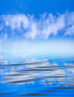 Mavi gökyüzünde güzel bulutlar. Soyut bir dokunun fotoğrafı