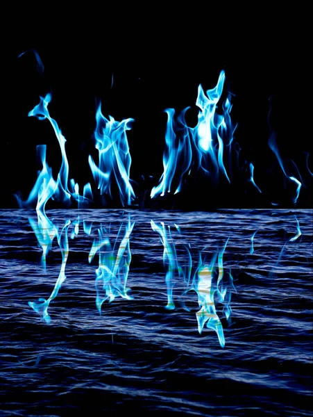 Fuego Llama Azul Con Reflejo Agua — Foto de Stock