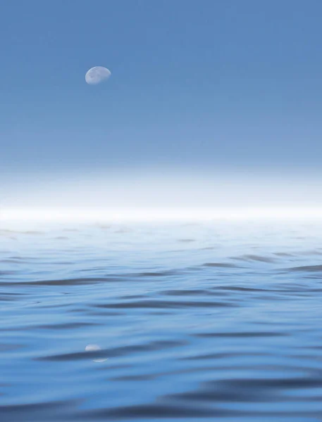 Měsíc Obloze Odrazem Vodě — Stock fotografie