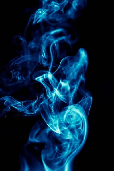 Fumée Bleue Sur Fond Noir Photo Une Texture Abstraite — Photo