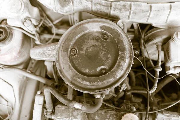 Мотор Шланги Капотом Автомобиля — стоковое фото