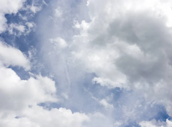 Nuvole Nel Cielo Blu Nel Parco Nella Natura — Foto Stock