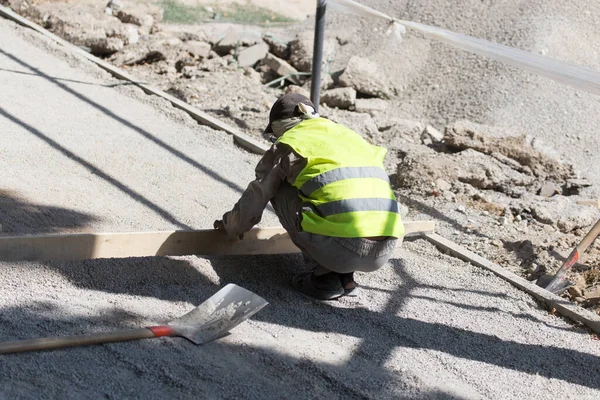 Şçiler Yol Kum Çakıl Dublajı Yapar Doğadaki Parkta — Stok fotoğraf