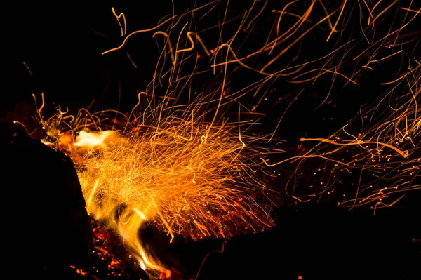 Fogo Com Faíscas Sobre Fundo Preto — Fotografia de Stock