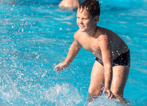 Boy Swims Splash Water Park — Stock Photo, Image