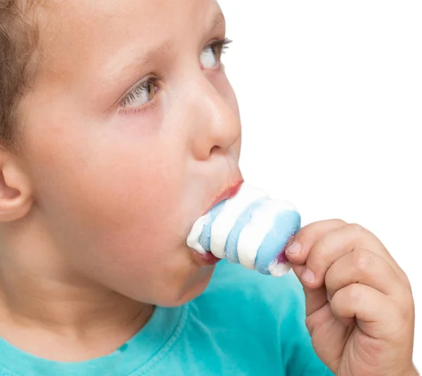 Menino Comendo Sorvete Fundo Branco — Fotografia de Stock