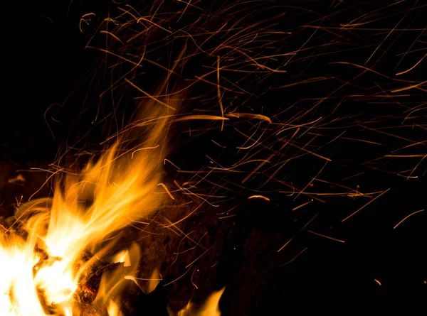 Fogo Com Faíscas Sobre Fundo Preto — Fotografia de Stock