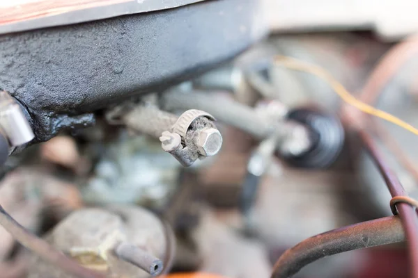 Мотор Шланги Капотом Автомобиля — стоковое фото