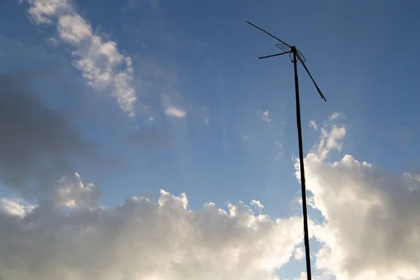 Antenna Ellen Naplementekor Parkban Természetben — Stock Fotó