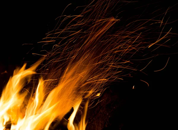 Fuego Con Chispas Sobre Fondo Negro — Foto de Stock