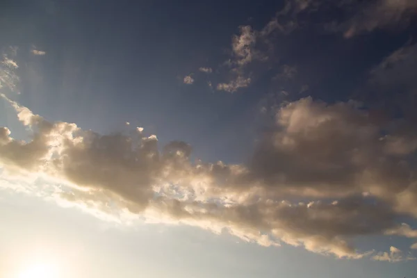 Wolken Aan Hemel Bij Zonsondergang Het Park Natuur — Stockfoto