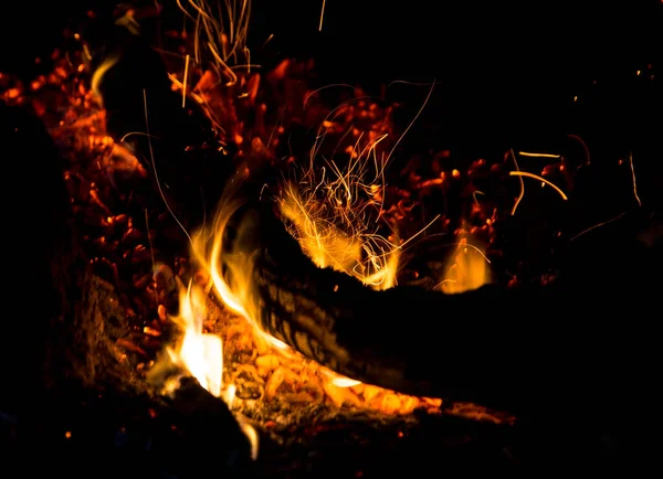 Fuego Con Chispas Sobre Fondo Negro — Foto de Stock