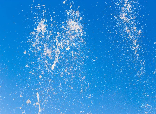 Éclaboussures Eau Fontaine Dans Fond Ciel Bleu — Photo