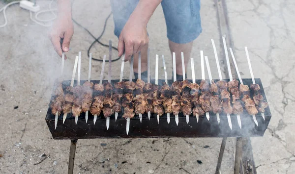 Shish Kebab Sobre Carbones Parque Naturaleza —  Fotos de Stock