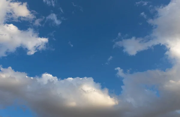 Nuvole Nel Cielo Blu Nel Parco Nella Natura — Foto Stock