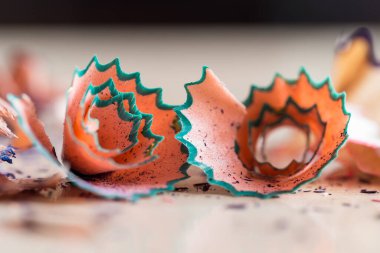 Bir kalemin enkazı. Makro. Fotoğraflar stüdyoda.