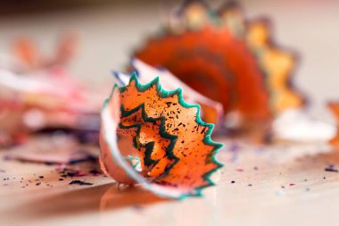 Bir kalemin enkazı. Makro. Fotoğraflar stüdyoda.