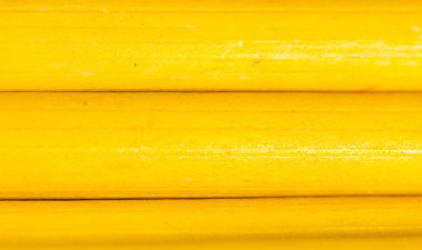 Arka plan olarak sarı kalemler. Soyut bir dokunun fotoğrafı