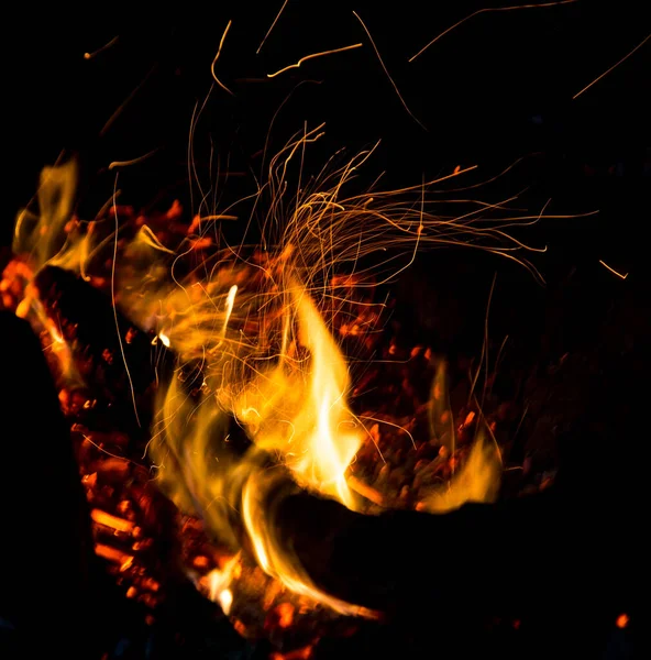 Fuego Con Chispas Sobre Fondo Negro — Foto de Stock