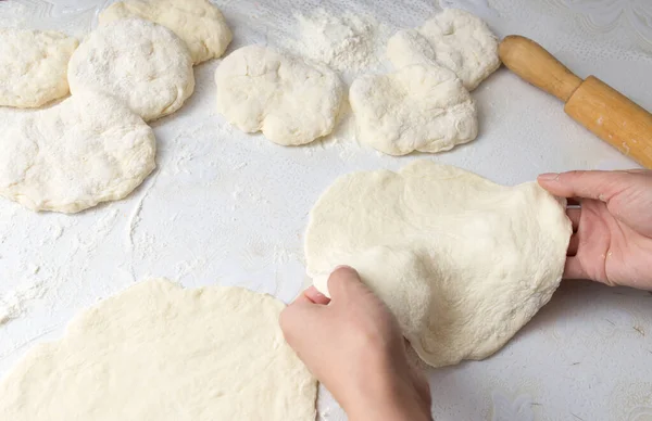 Rouler Pâte Avec Rouleau Pâtisserie Photos Studio — Photo