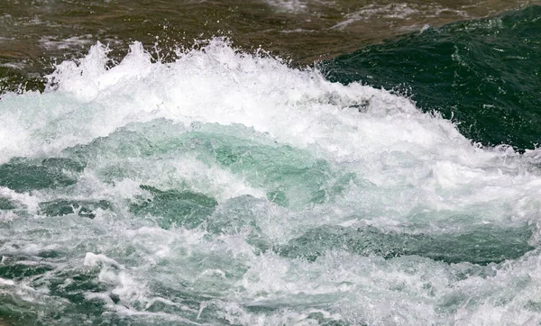 Stürmisches Ozeanwasser Als Hintergrund Park Der Natur — Stockfoto